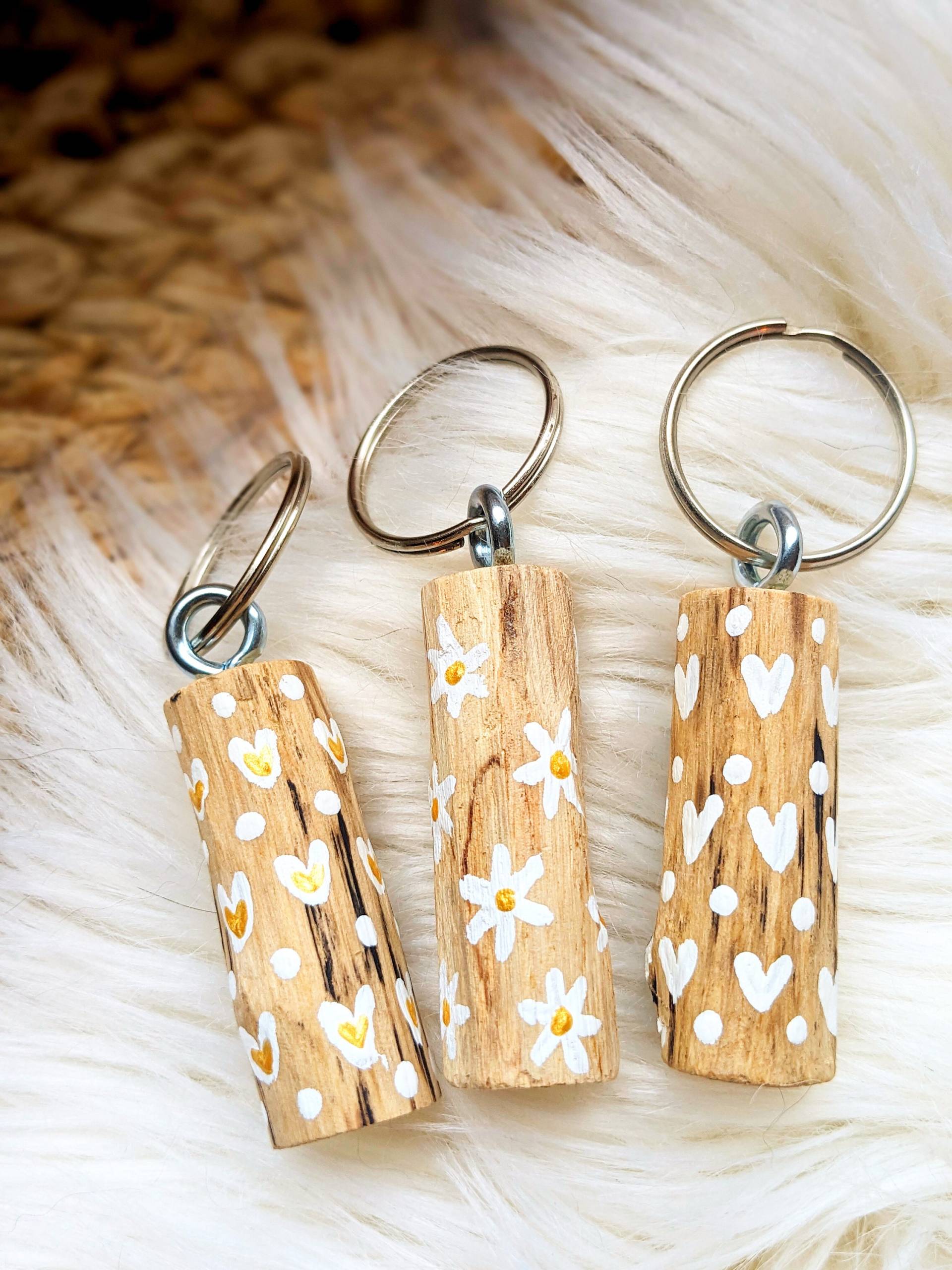 Schlüsselanhänger Handbemalt Aus Holz, Altholz/Treibholz Mit Verschiedenen Motiven | Herzen, Blumen Als Geschenkidee Schlüsselanhänger Handbemalt Aus Holz, Altholz/Treibholz Mit Verschiedenen Motiven | Herzen, Blumen Als Geschenkidee von gewichtelt