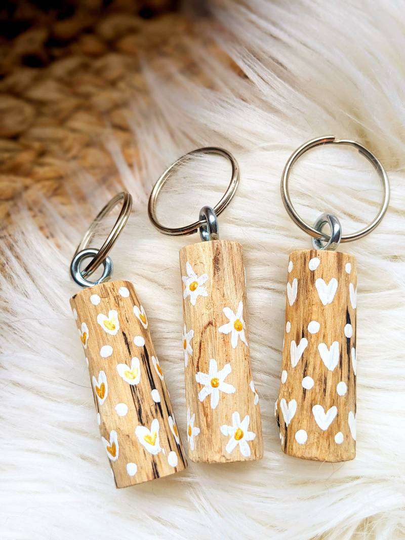 Schlüsselanhänger Handbemalt Aus Holz, Altholz/Treibholz Mit Verschiedenen Motiven | Herzen, Blumen Als Geschenkidee von gewichtelt