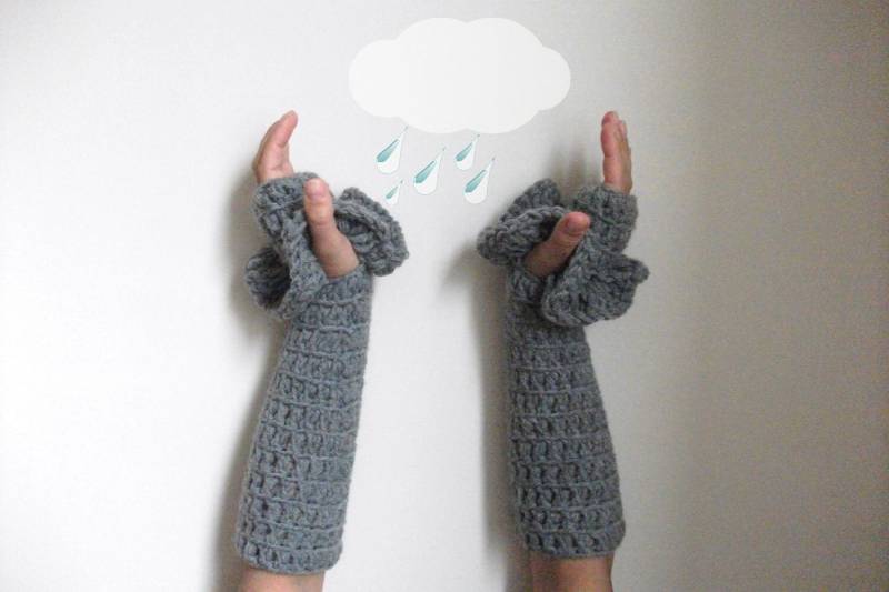 Graue Gehäkelte Fingerlose Handschuhe Lange Wollmischung Armstulpen von giZZdesign