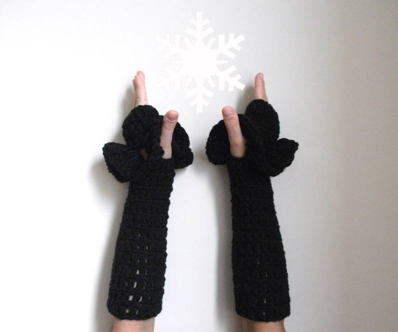 Schwarze Gehäkelte Fingerlose Handschuhe Wollmischung Winterfäustlinge von giZZdesign