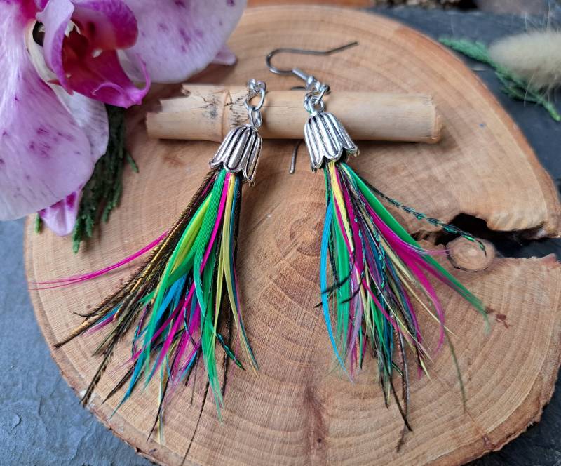 Rüschenohrringe - Federschmuck Elegant Bunt Und Baumelnd Handgefertigte Kreationen Geschenk Für Frauen Leicht von gibplume