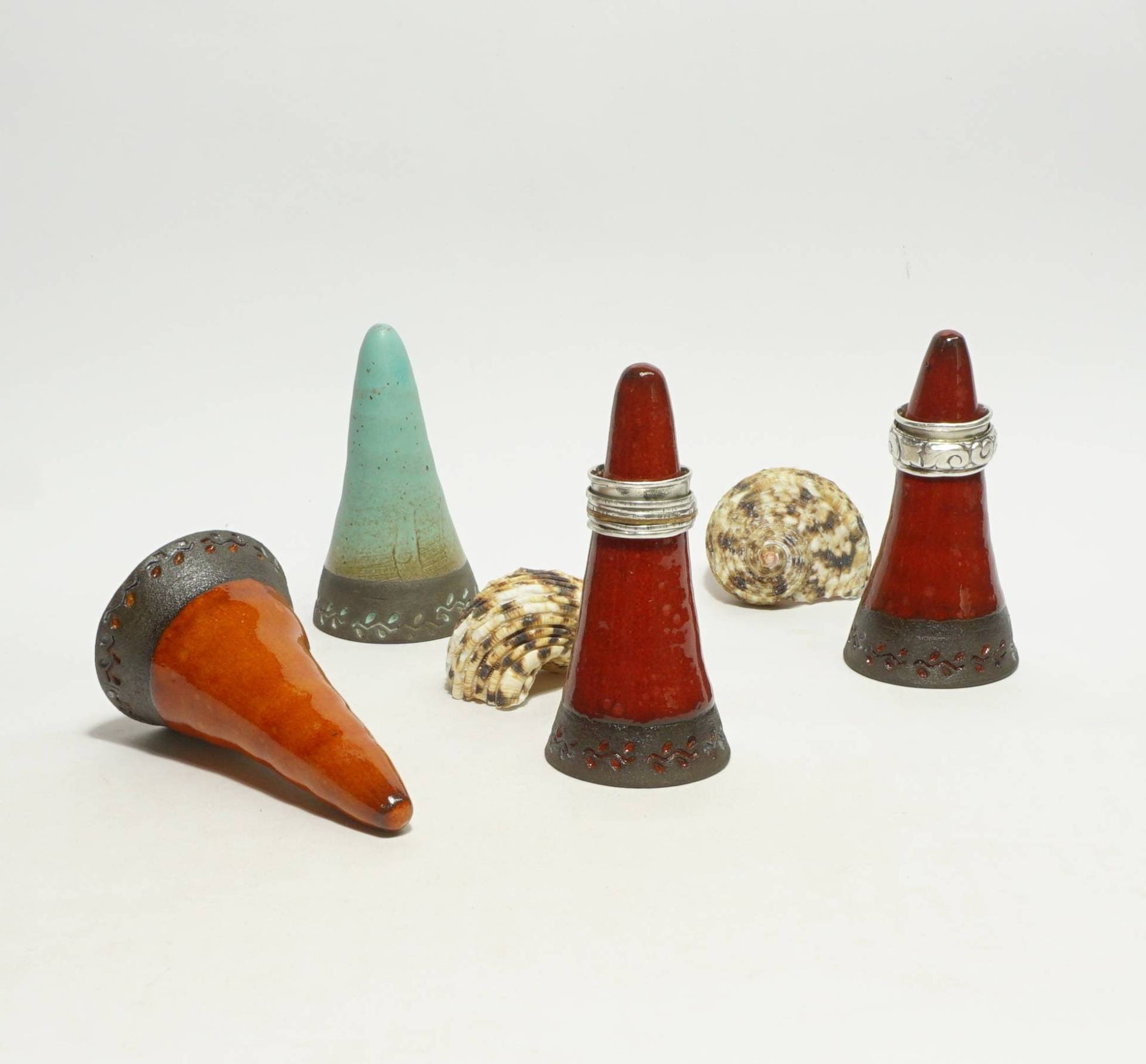 Keramik Ring Kegel Minimalist Schmuckhalter, Handgefertigte von gidizivanpottery
