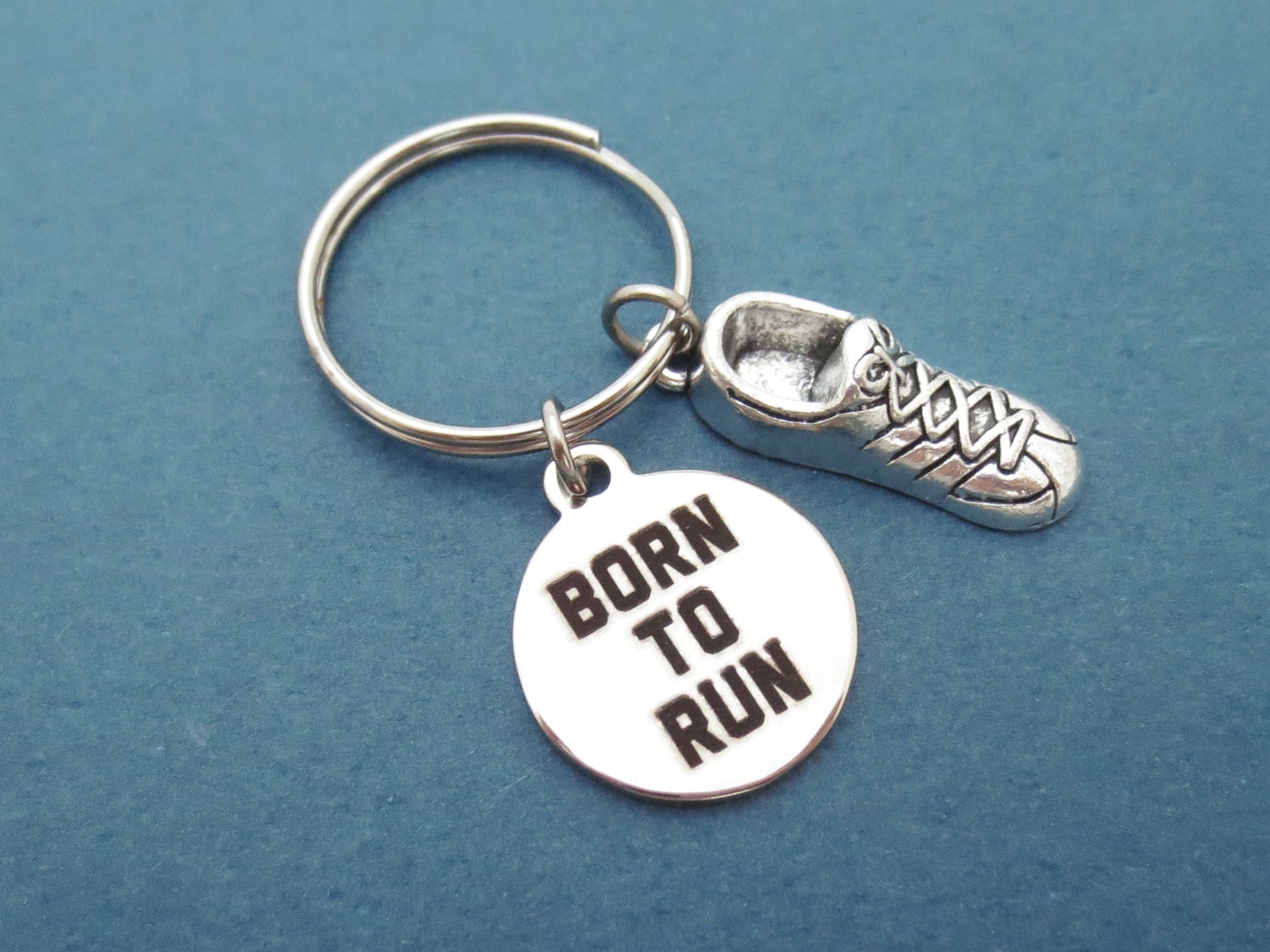 Born To Run, Läufer, Silber, Schlüsselanhänger, Schlüsselring, Geschenk, Schmuck, Accessoire Born To Run, Läufer, Silber, Schlüsselanhänger, Schlüsselring, Geschenk, Schmuck, Accessoire von giftkeyringshop