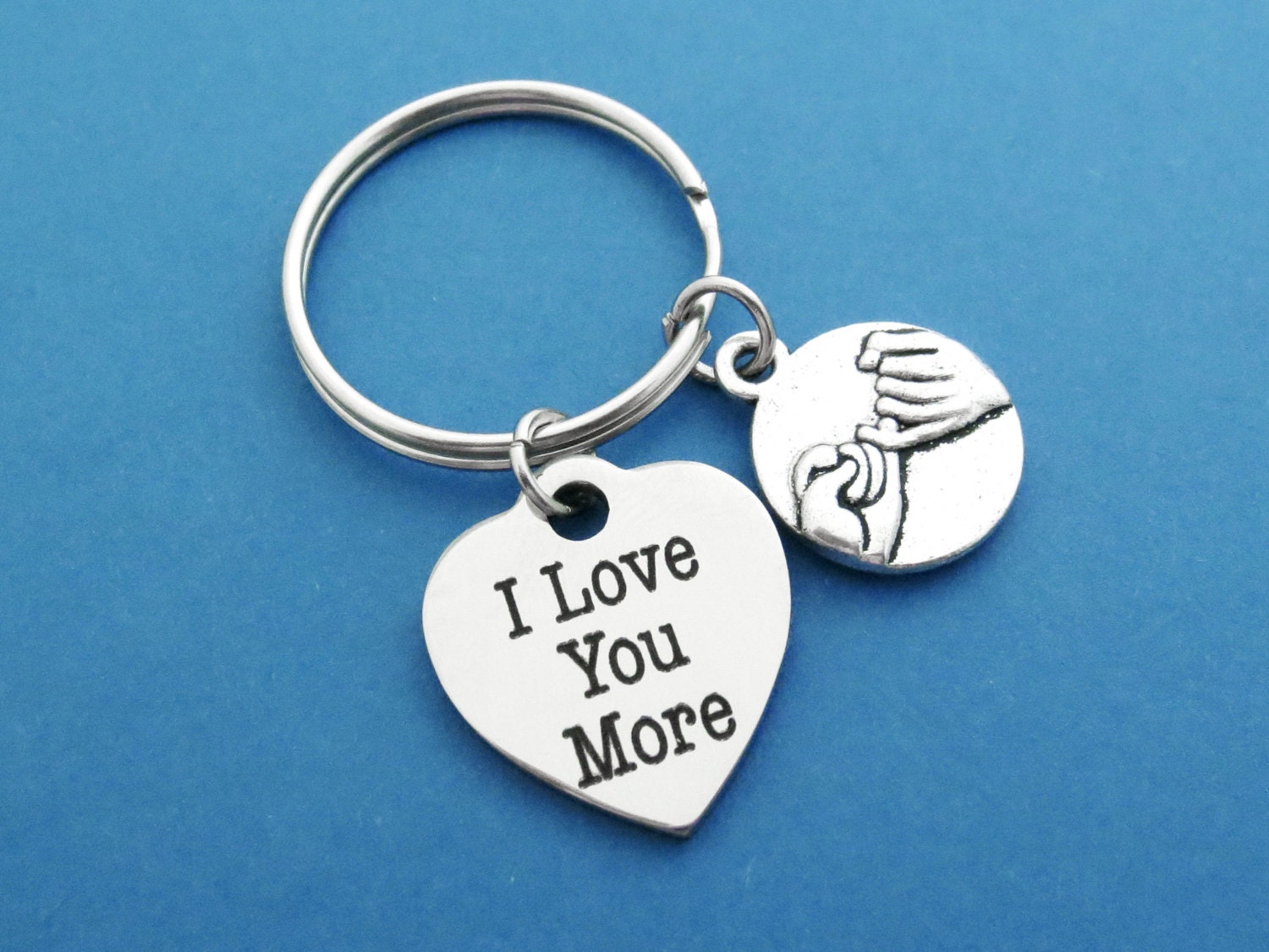 Ich Liebe Dich Mehr, Pinky, Versprechen, Herz, Schlüsselanhänger, Schmuck, Geschenk, Geburtstag, Liebhaber, Freundschaft, Accessoires Ich Liebe Dich Mehr, Pinky, Versprechen, Herz, Schlüsselanhänger, Schmuck, Geschenk, Geburtstag, Liebhaber, Freundschaft, Accessoires von giftkeyringshop