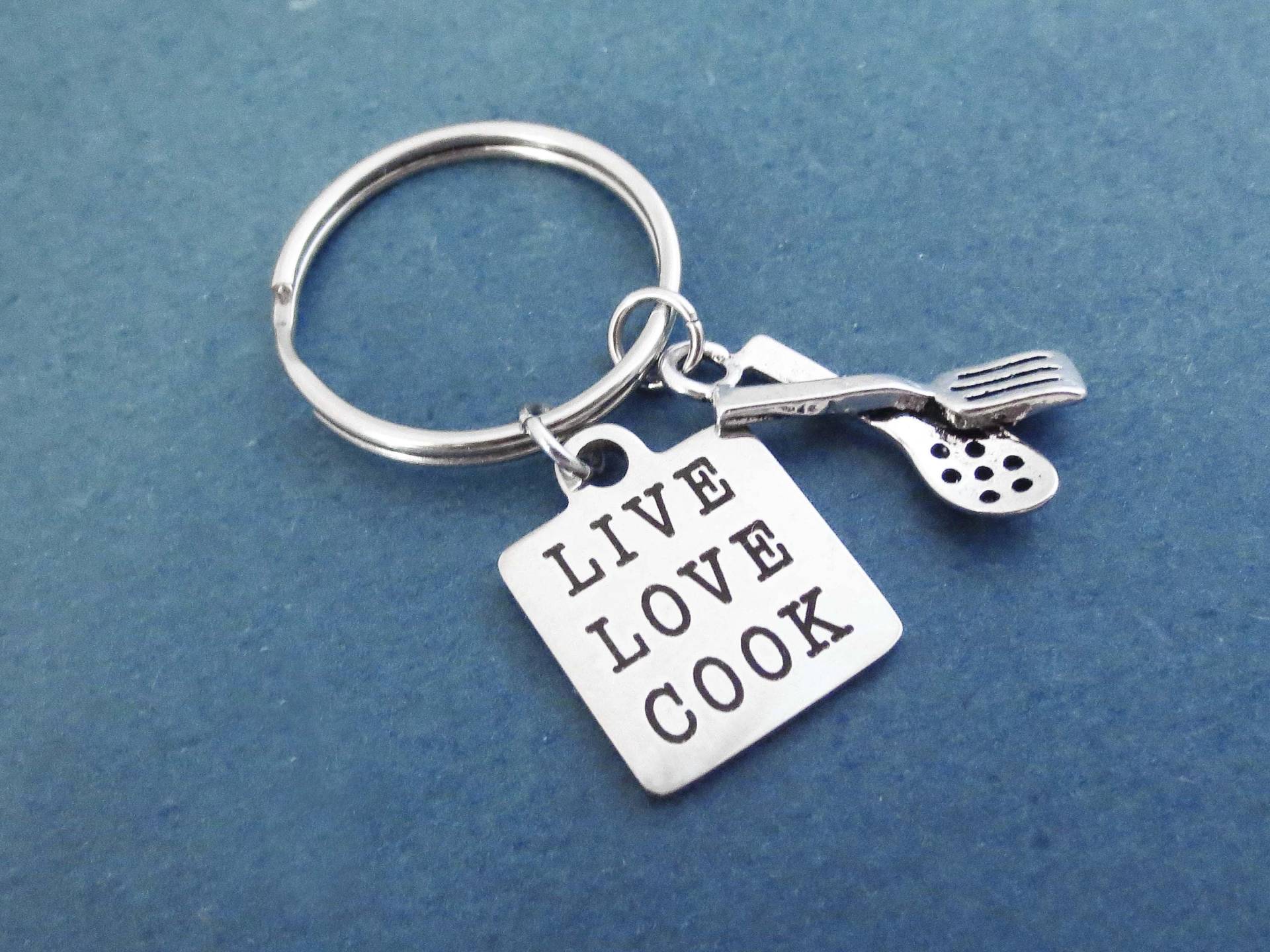 Live Love Cook, Kochen, Utensilien, Silber, Schlüsselanhänger, Geburtstag, Beste Freunde, Geschenk, Schmuck, Accessoire Live Love Cook, Kochen, Utensilien, Silber, Schlüsselanhänger, Geburtstag, Beste Freunde, Geschenk, Schmuck, Accessoire von giftkeyringshop