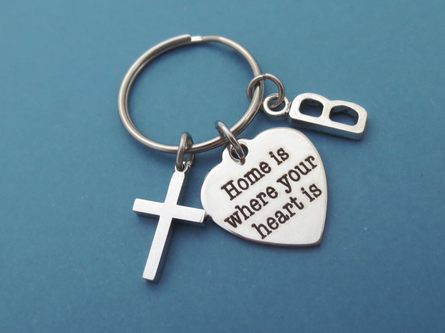 Personalisiert, Buchstabe, Initiale, Kreuz, Herz, Zuhause Ist, Wo Dein Herz Schlüsselring, Schlüsselbund, Benutzerdefiniert, Geschenk, Schmuck Personalisiert, Buchstabe, Initiale, Kreuz, Herz, Zuhause Ist, Wo Dein Herz Schlüsselring, Schlüsselbund, Benutzerdefiniert, Geschenk, Schmuck von giftkeyringshop