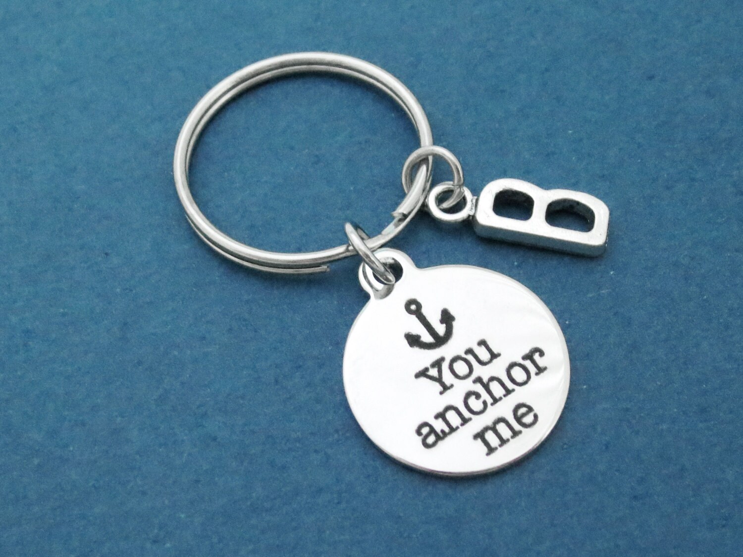 Personalisiert, Buchstabe, Initiale, Sie Verankern Mich, Schlüsselbund, Schlüsselring, Liebhaber, Beste Freunde, Freundschaft, Geschenk, Schmuck Personalisiert, Buchstabe, Initiale, Sie Verankern Mich, Schlüsselbund, Schlüsselring, Liebhaber, Beste Freunde, Freundschaft, Geschenk, Schmuck von giftkeyringshop