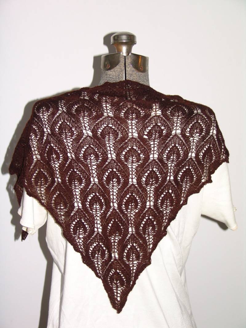 Kastanie Dunkle Schokolade Braune Spitze Dreieckige Handgestrickte Schal von ginaminda