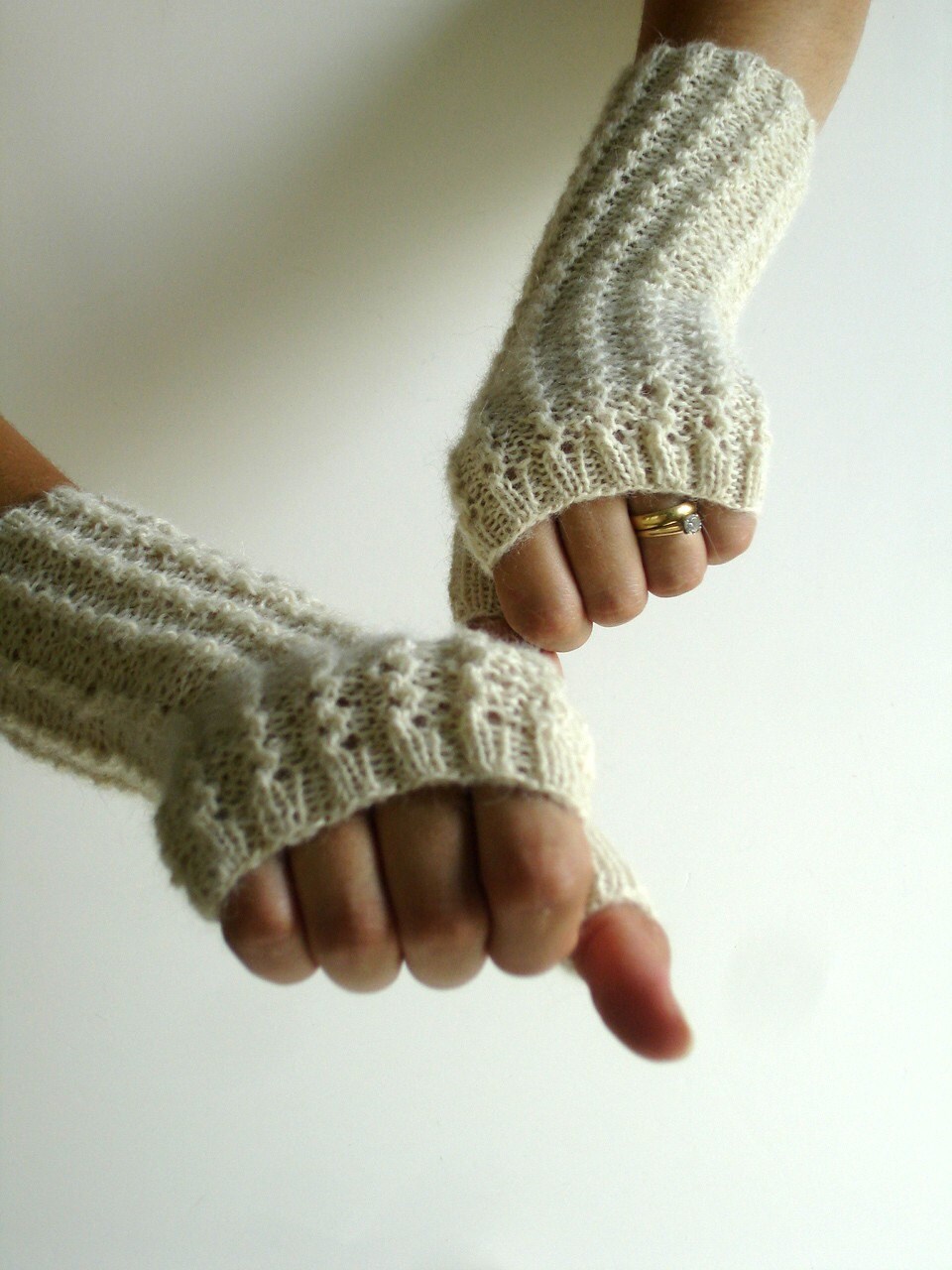 Opal Weiße Fingerlose Handschuhe Baby Alpaka Naturweiß Handgestrickt von ginaminda