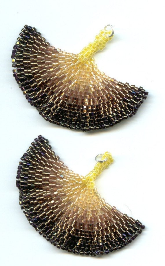 Perlengefädelte Ginkgo Blatt Ohrringe Perlengefädelte Ginkgo Blatt Ohrringe von ginkgogirl