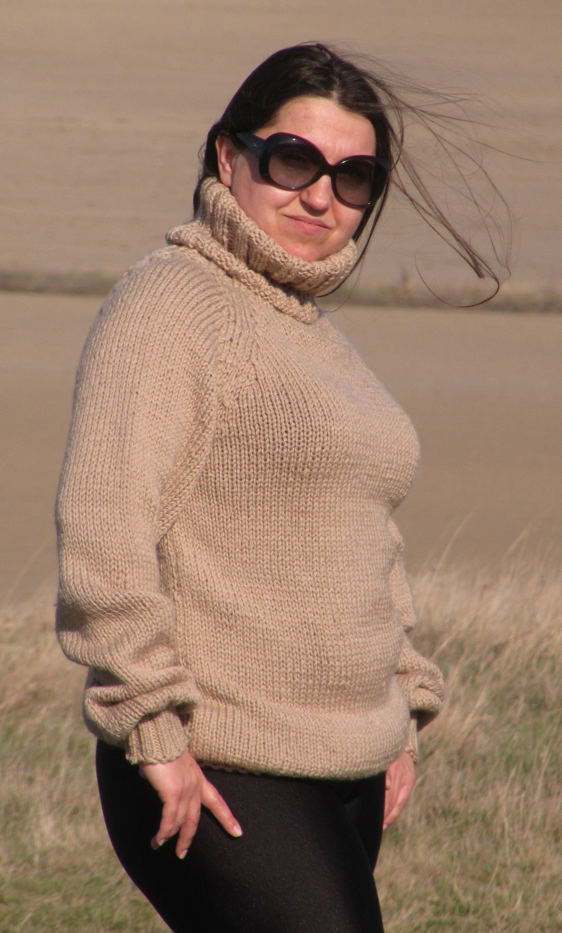 Wolle Handgestrickter Beige Pullover Rollkragen Unisex Flauschig Weich Wolle Handgestrickter Beige Pullover Rollkragen Unisex Flauschig Weich von giorgioqualitat