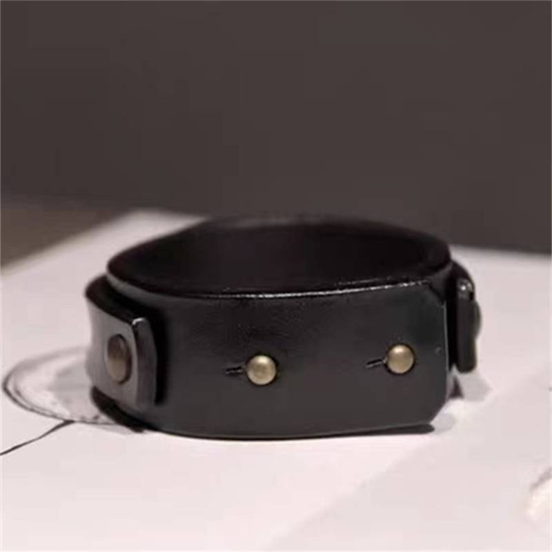 Artisan Elegance Handcrafted Leather Bracelet With A Touch Of Timeless Style Artisan Elegance Handcrafted Leather Bracelet With A Touch Of Timeless Style von giravpwddk