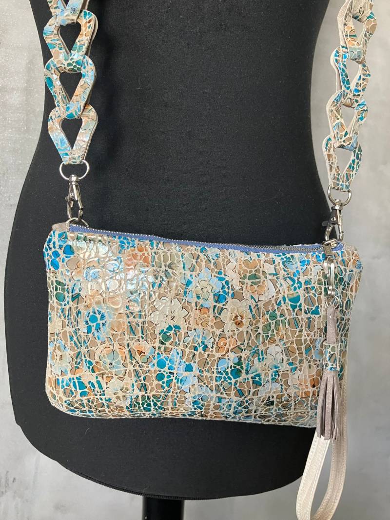 Ledertasche Clutch Pochette Mit Riemen Und Träger Umhängetasche Ledertasche Clutch Pochette Mit Riemen Und Träger Umhängetasche von gizaKunsthandwerk