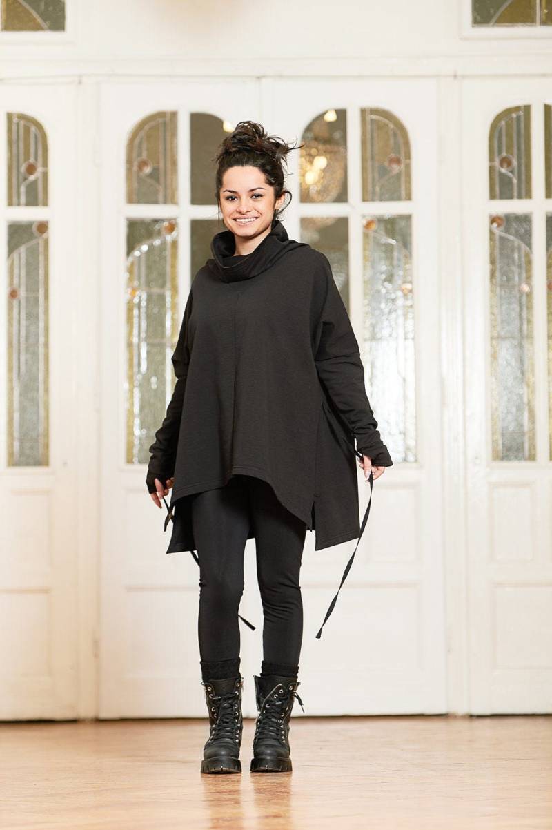 Plus Size Schwarze Tunika Mit Wasserfallausschnitt, Baumwollmischung Langarmtop von gizda