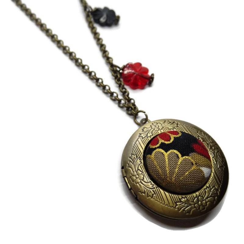 Floral Medaillon-Blume Anhänger-Messing Bild-Schichtung Halskette-Vintage Style-Antiqued Bronze Schmuck-Rot Halskette-Memorial Halskette-Unikat von glamasaurus