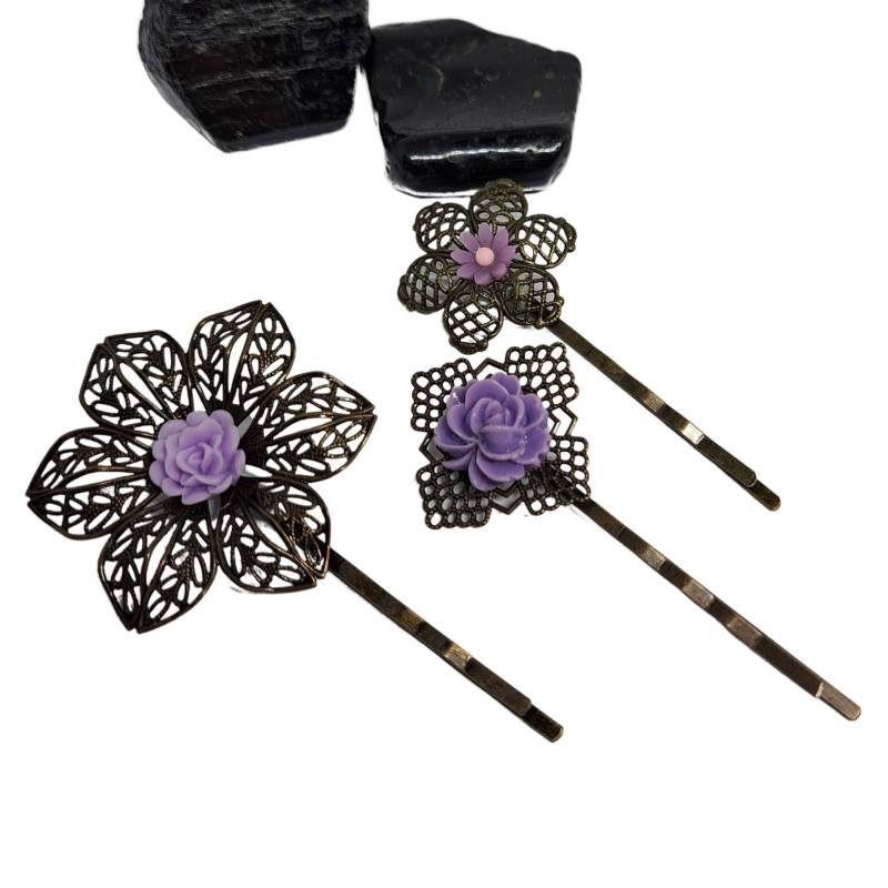 Lila Haarnadeln Blumen Bobby Pins 3Er Set Brautjungfer Geschenk Haarspange Floral Accessoire Blumenschmuck Haarkamm Florale Regency von glamasaurus
