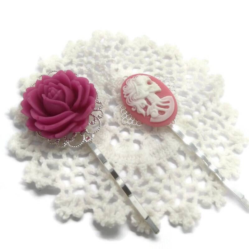 Rosa Schädel Haarnadeln 2Er Set Goth Gothic Halloween Schmuck Teen Girl Englisch Rose Perle Hübsche Haarspangen Makaber Geschenk von glamasaurus