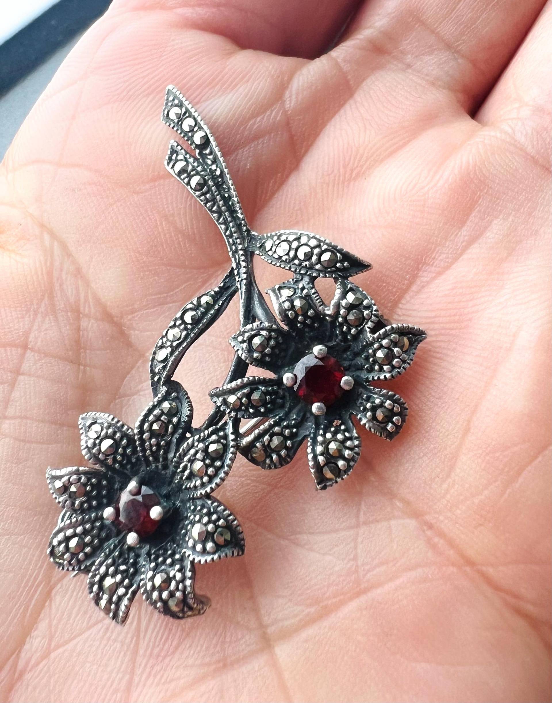 Antike Granat Markasit Sterling Silber 925 Blumen-Anhänger. Roter Anhänger Marasit Antik von glamrox