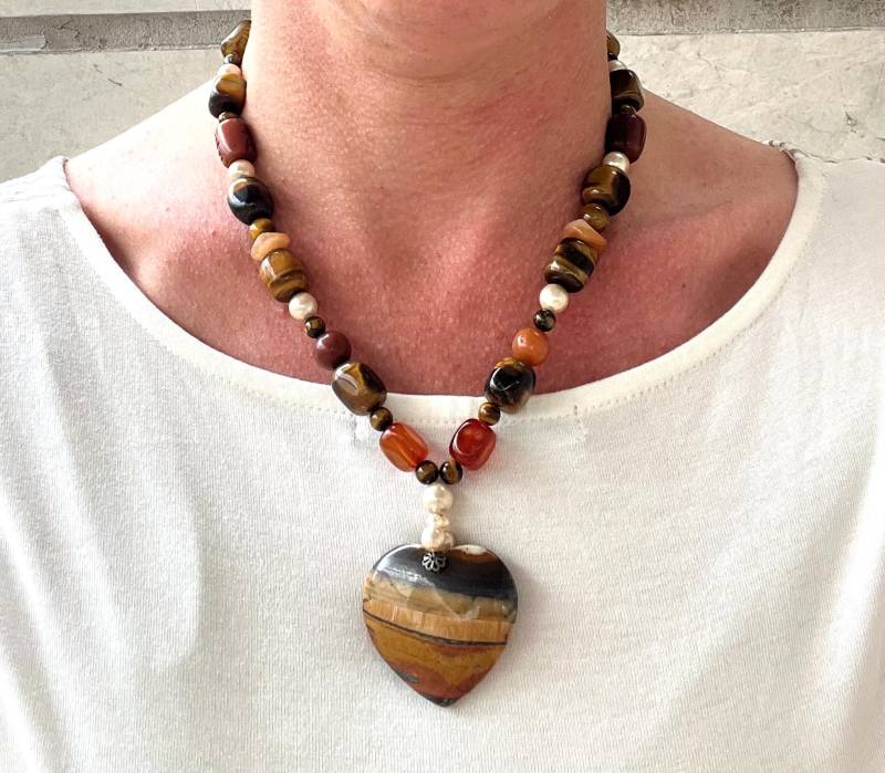 Glamrox Tigerauge, Karneol & Perlen Halskette. Tigerauge Glamrox. Israel Schmuck. Perlenkette. Herz-Edelstein-Halskette. Boho von glamrox
