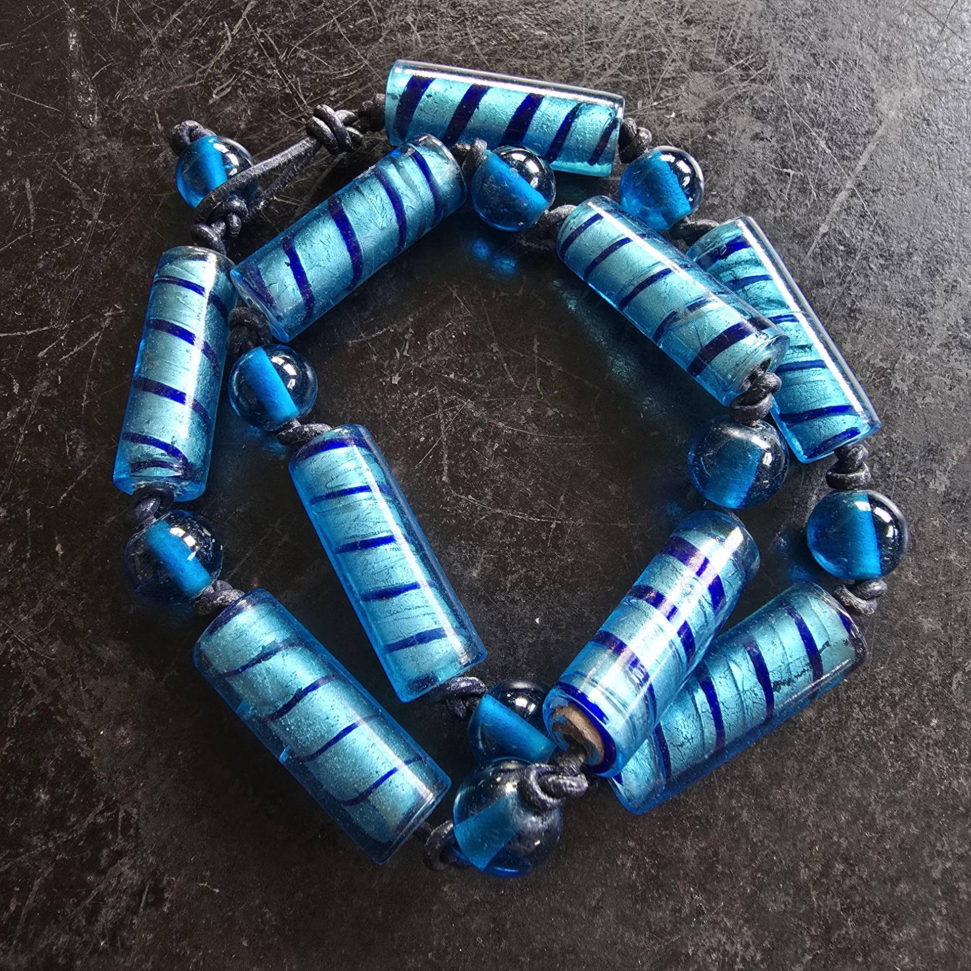 Designer Murano Glas Kette, Blau, Meerblau, Auf Lederband, Geknotet, Modern, Lagenlook von glaskult13