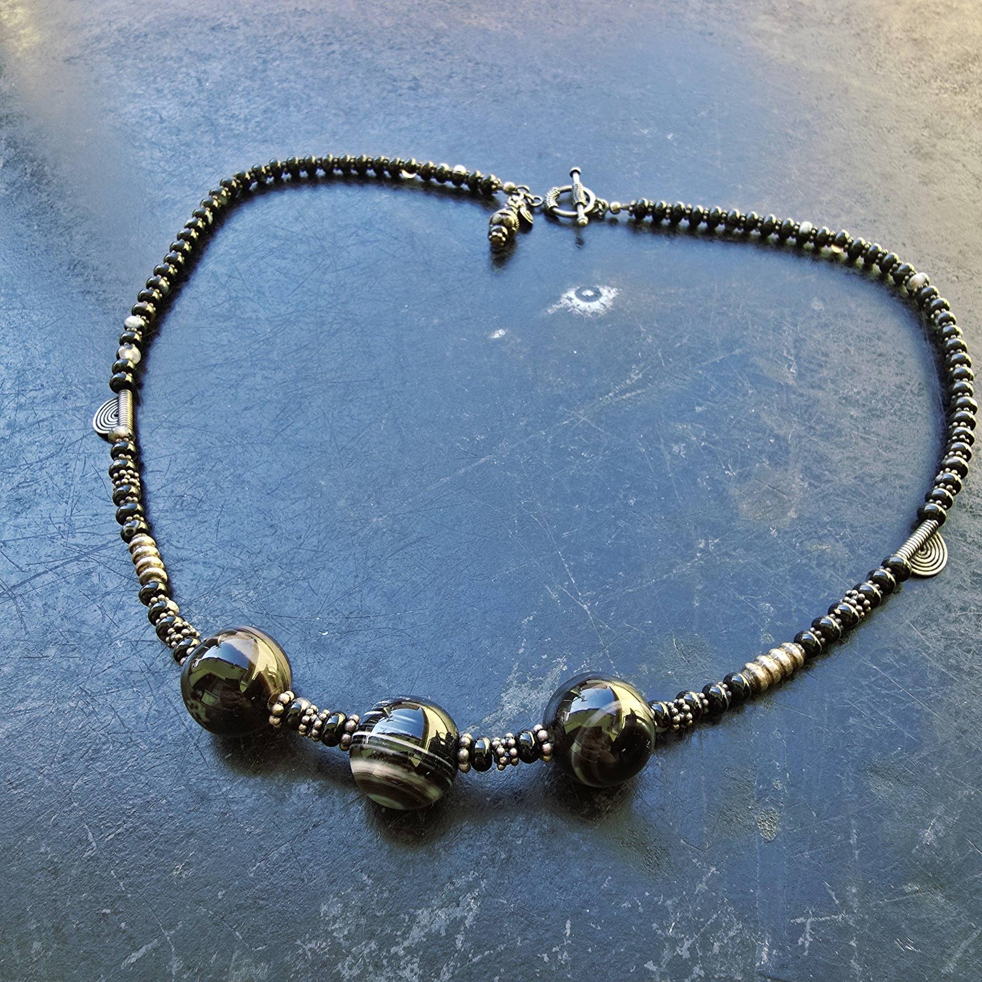 Edelsteinkette Schwarzer Achat Halskette Mit 925 Silber Ornamente Und Verschluss, Kugel, Indien, Handarbeit von glaskult13