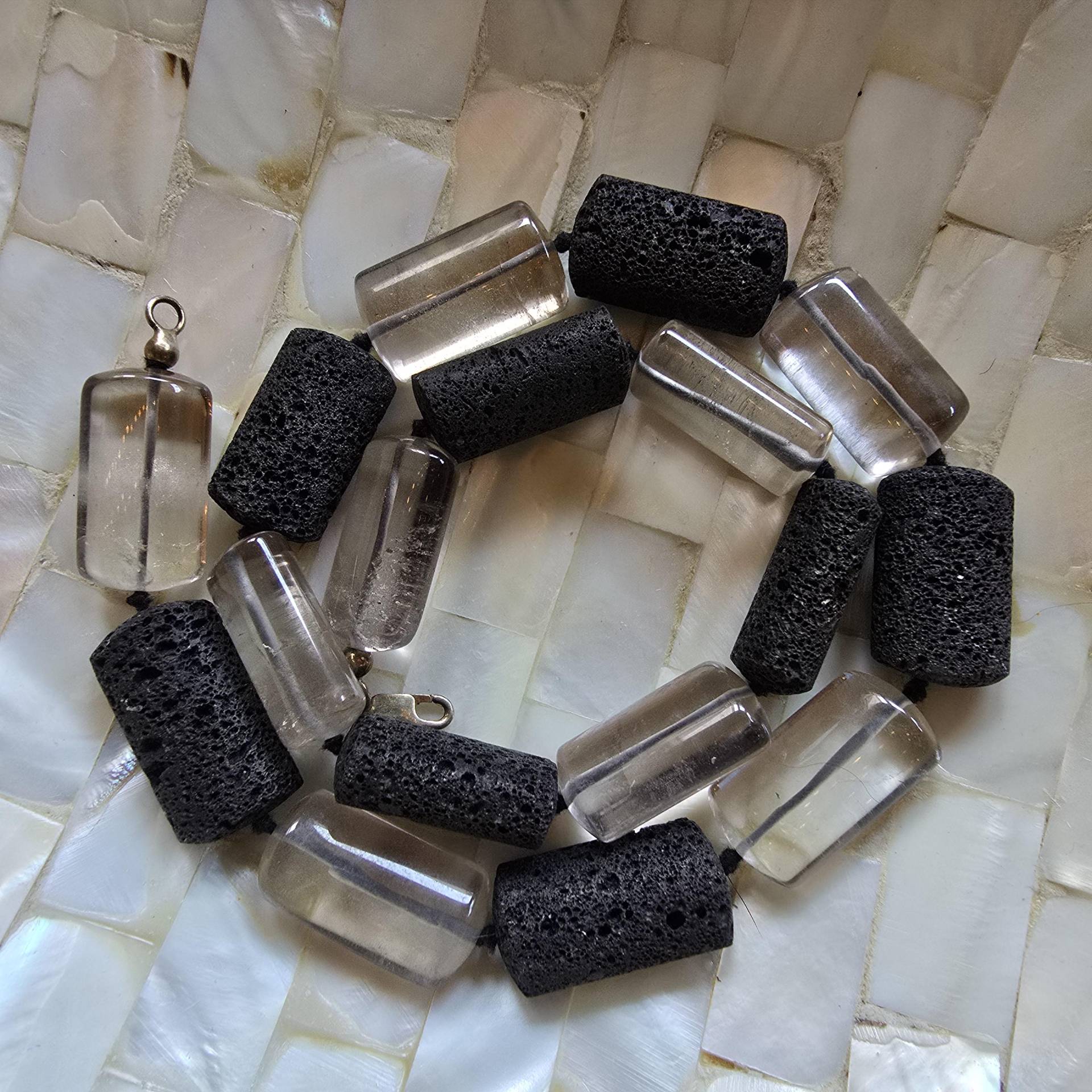 Edelsteinschmuck Kette Aus Bergkristall Und Echter Lava, Verschluss Vergoldet 925 Silber, Schwarz, Weiß, Ethno, Lagenlook von glaskult13