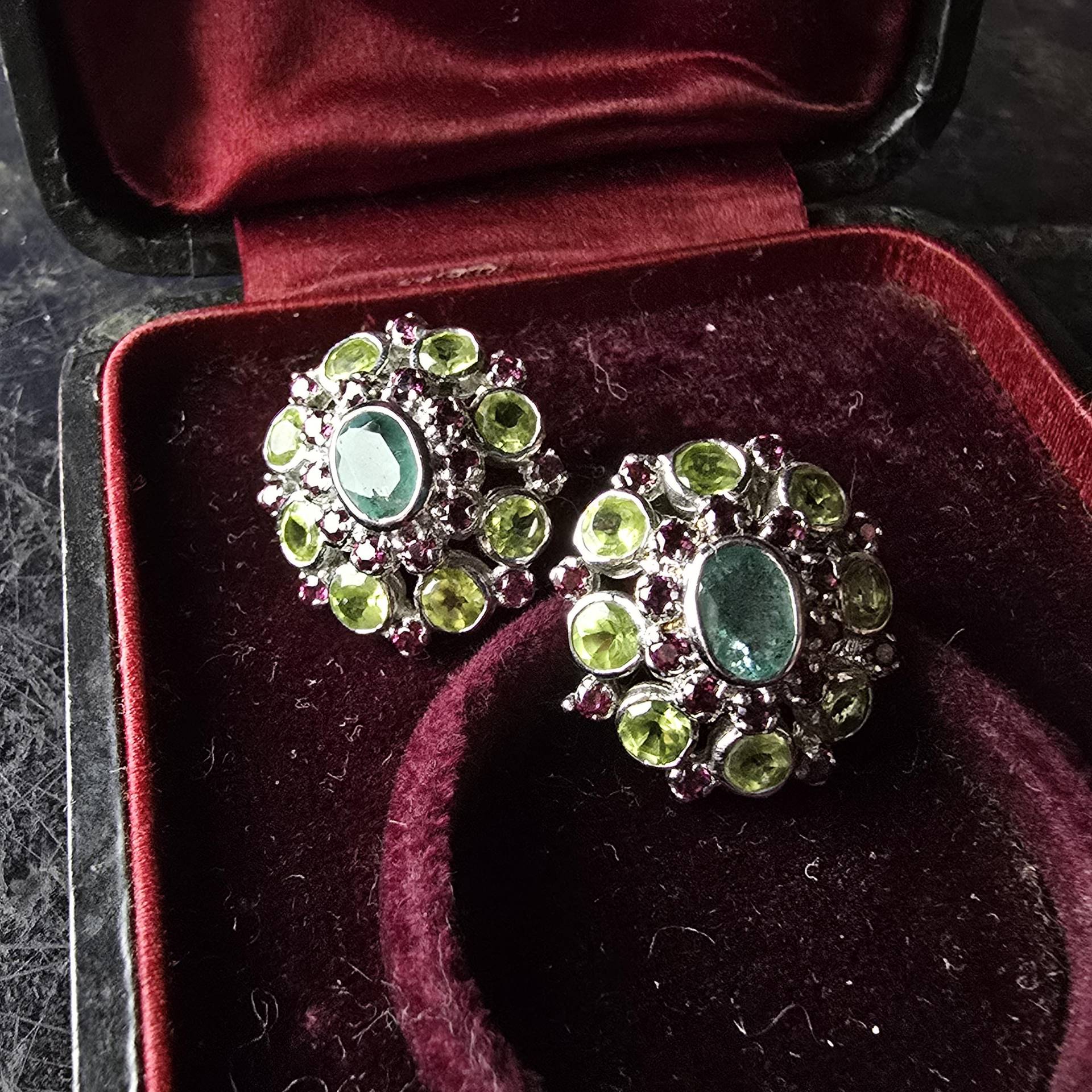 Prunkvolle 925 Silber Ohrringe Mit Smaragd, Granat Und Peridot, Design, Für Sie, Echte Steine, Natürlich von glaskult13