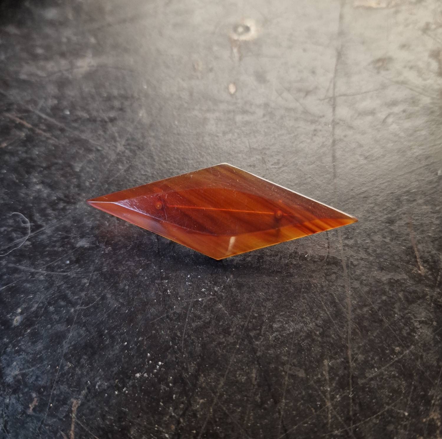 Seltene Art Deco Bakelit Brosche Mit Messing Nadel Selten Guter Zustand Seltene Art Deco Bakelit Brosche Mit Messing Nadel Selten Guter Zustand von glaskult13