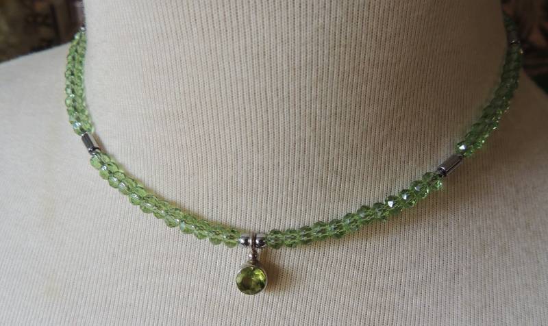 Glasperlen-Collier Mit Peridotanhänger von glasschmuckdesign