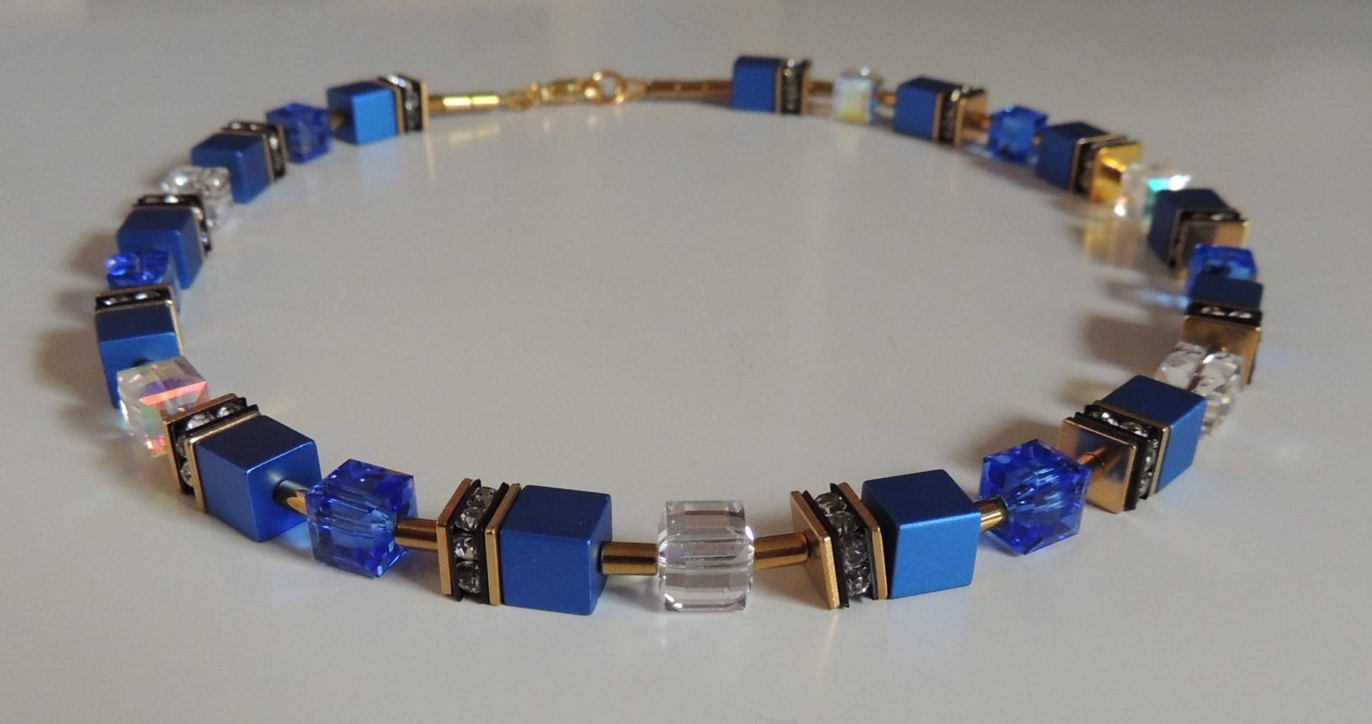 Halskette, Collier, Würfelkette, Cube, Blau, Weiß von glasschmuckdesign