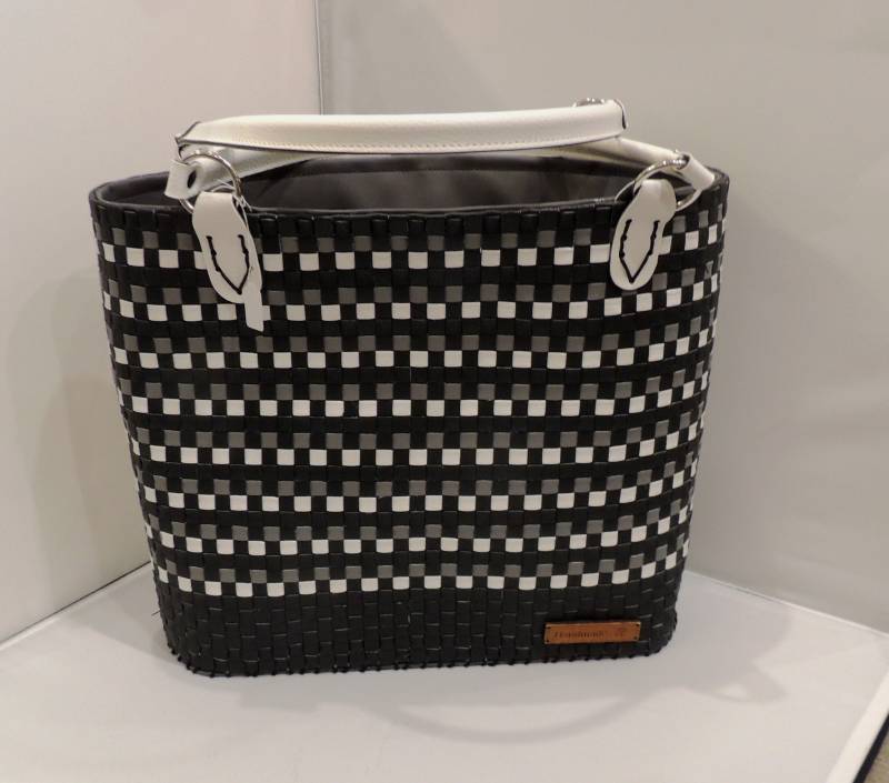 Shopper-Flechttasche in Schwarz-Grau von glasschmuckdesign