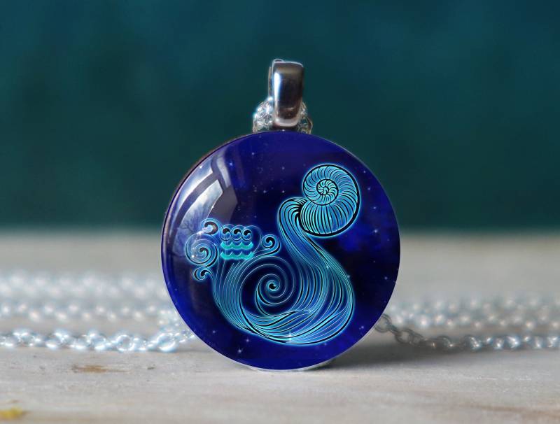 Aquarius Halskette , Schmuck Astrologie Geschenk Wassermann Anhänger Horoskop von willowtail