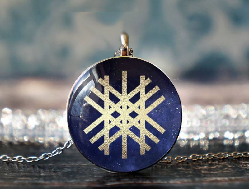 Web Of Wyrd , Wikinger Runen Pagan Geschenke Halskette Amulett Anhänger von willowtail