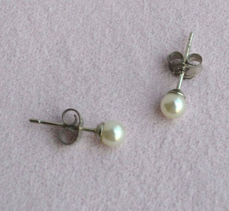 Kleine Elfenbein Glasperle Ohrstecker, Blumenmädchen Schmuck von glasspearlstore