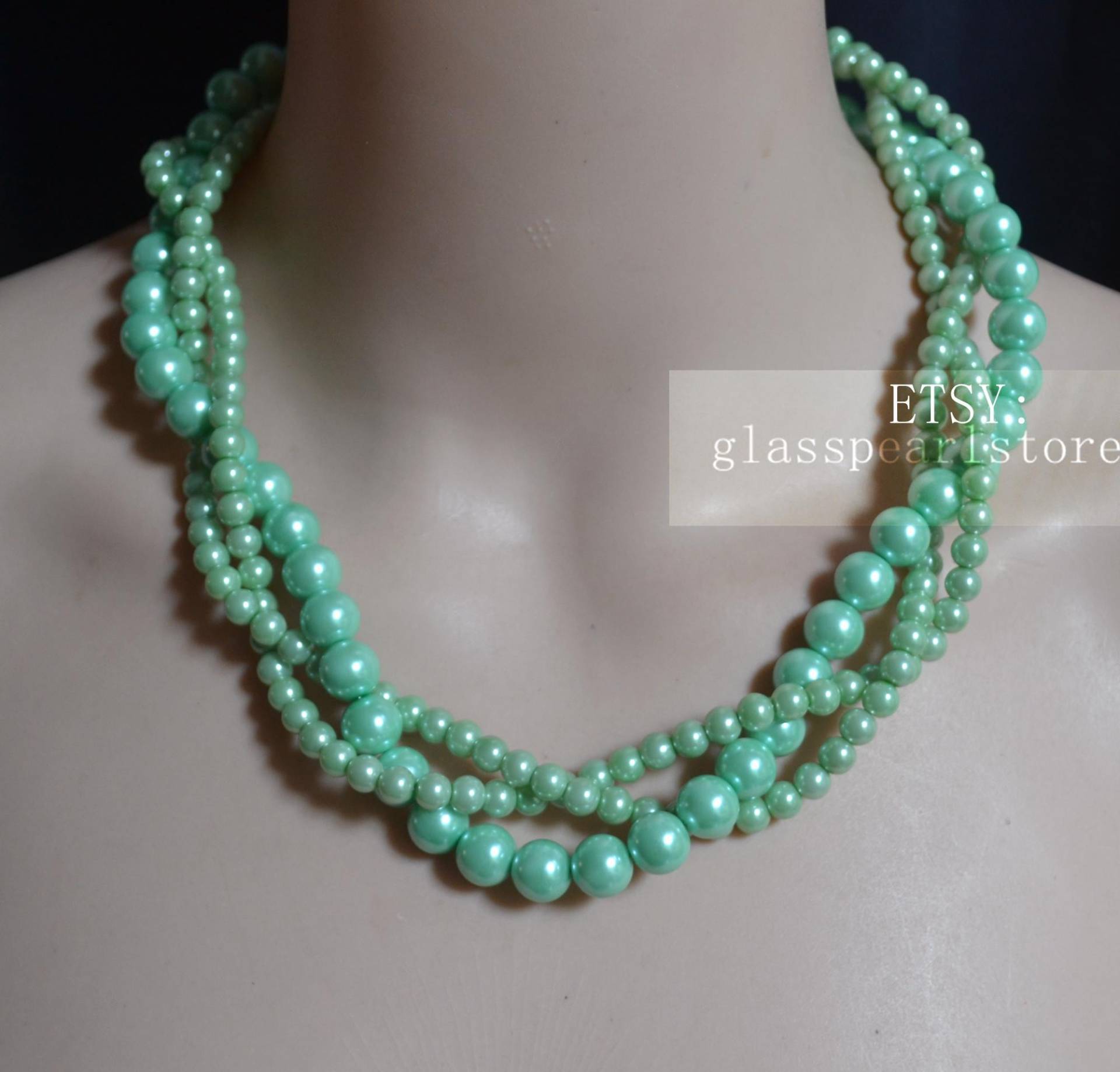 Minzgrüne Halskette, Triple Strands Mint Grüne Glasperle Twist Halskette von glasspearlstore