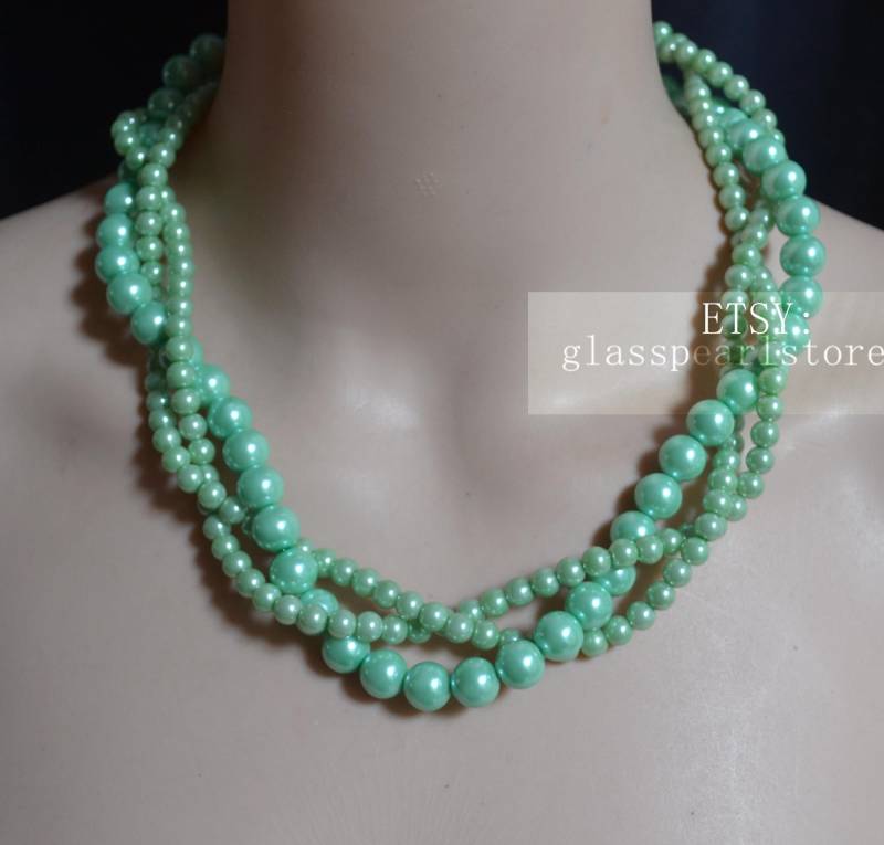 Minzgrüne Halskette, Triple Strands Mint Grüne Glasperle Twist Halskette von glasspearlstore