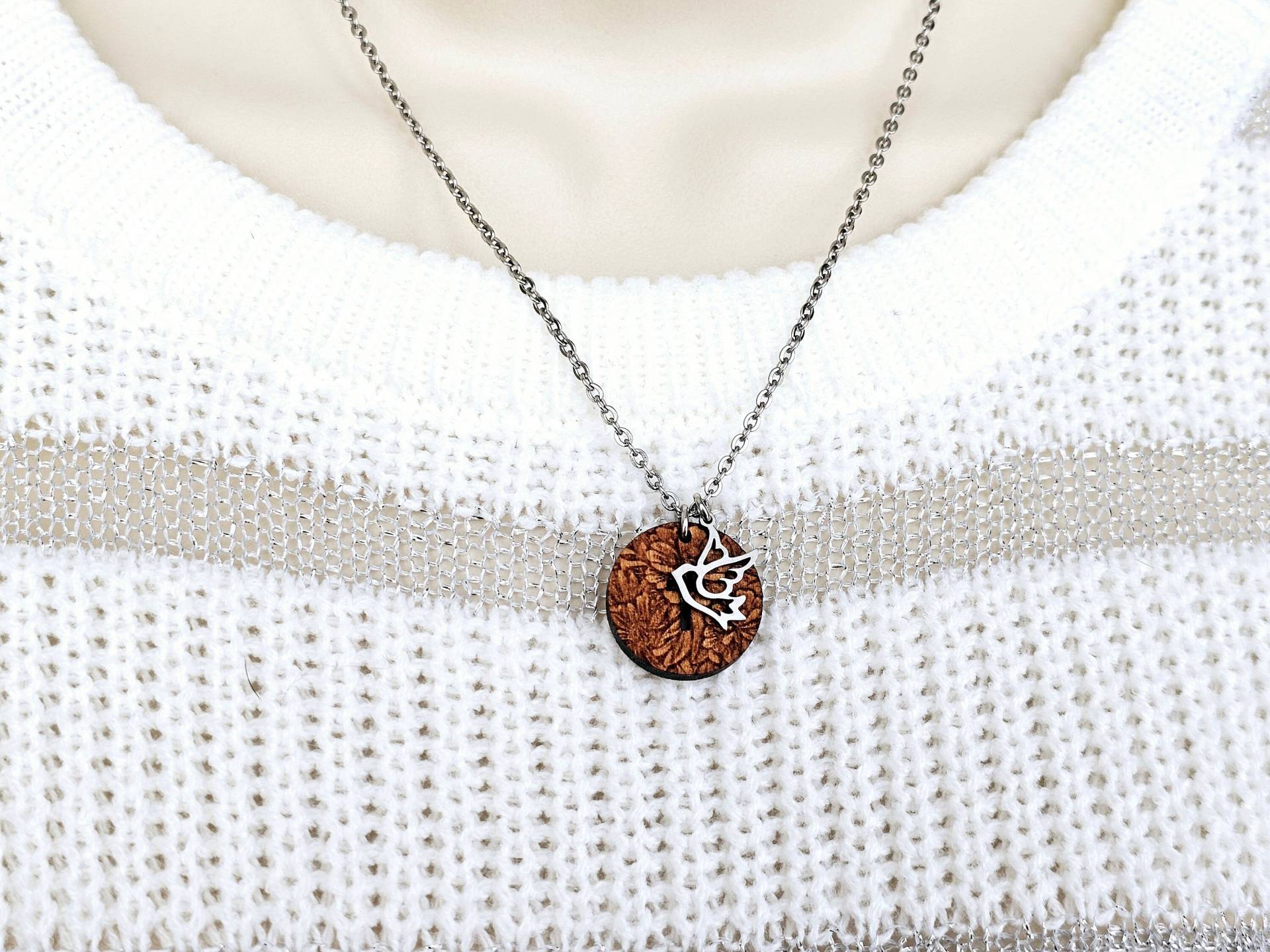 Christliche Damenkette Mit Holzanhänger "Faith" Christliche Damenkette Mit Holzanhänger "Faith" von glaubemir
