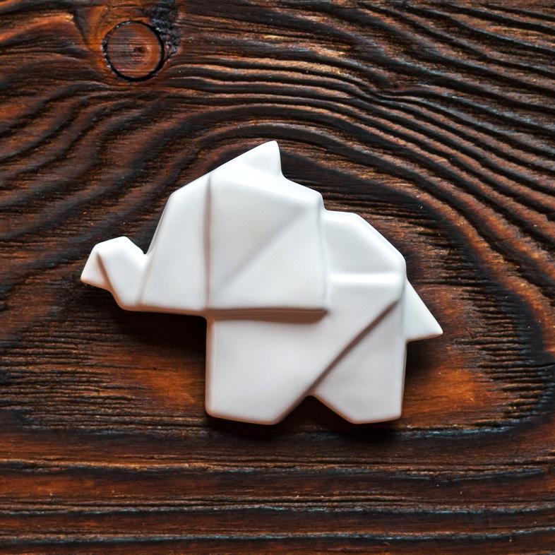 Keramik Brosche Origami Elefant Pin Schmuck Natur Accessoires Einzigartiges Geschenk Für Sie von glazeworkshop