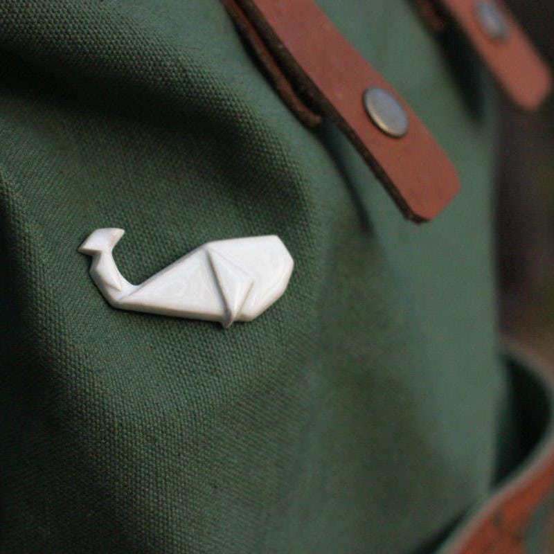 Origami Wal, Brosche Keramik, Keramik Brosche, Einzigartiges Geschenk Für Sie, Laconic Schmuck, Schmuck von glazeworkshop