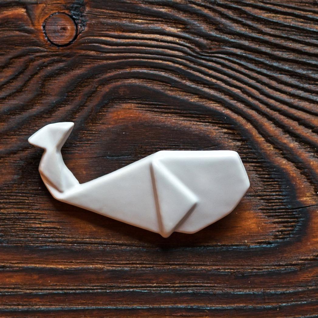 Origami Wal, Brosche Keramik, Keramik Brosche, Einzigartiges Geschenk Für Sie, Laconic Schmuck, Schmuck von glazeworkshop