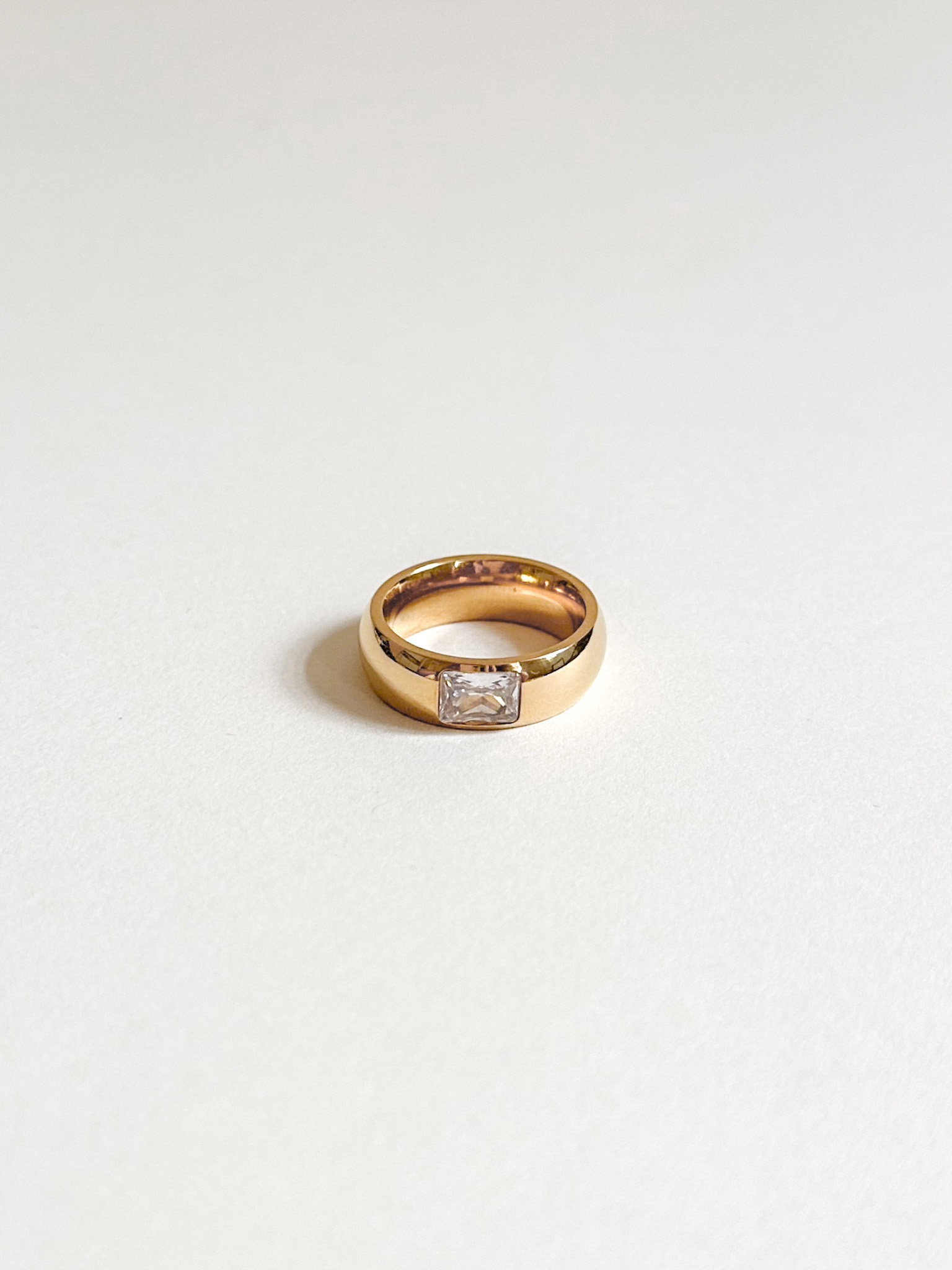 Waterproof 18K Gold Pleated Tennis Court Ring/Glemár Jewellery Waterproof 18K Gold Pleated Tennis Court Ring/Glemár Jewellery von glemarjewellery