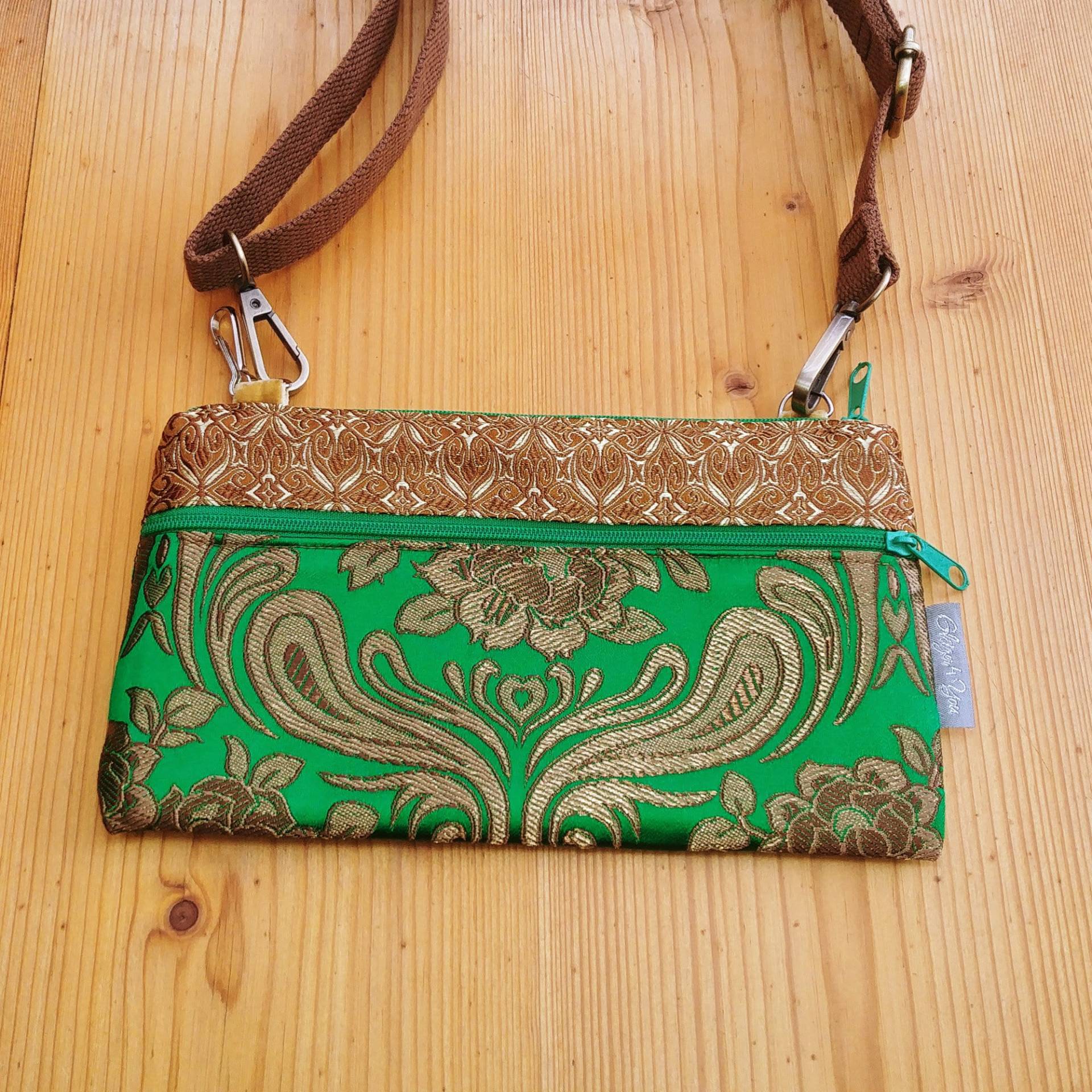 Besondere Handytasche Mit Reißverschluss Und Außenfach Besondere Handytasche Mit Reißverschluss Und Außenfach von glitzer4you