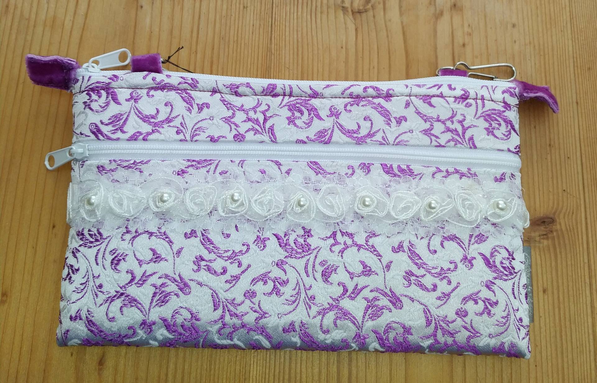 Besondere Handytasche Mit Reißverschluss Und Außenfach Besondere Handytasche Mit Reißverschluss Und Außenfach von glitzer4you