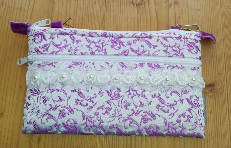 Besondere Handytasche Mit Reißverschluss Und Außenfach Besondere Handytasche Mit Reißverschluss Und Außenfach von glitzer4you
