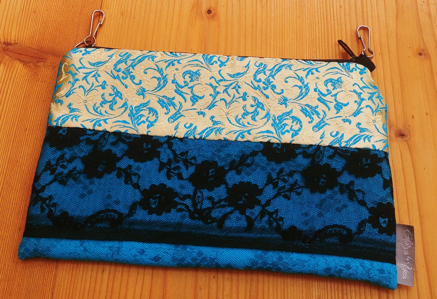 Besondere Handytasche Zum Umhängen Mit Reißverschluss Innenfächern Besondere Handytasche Zum Umhängen Mit Reißverschluss Innenfächern von glitzer4you