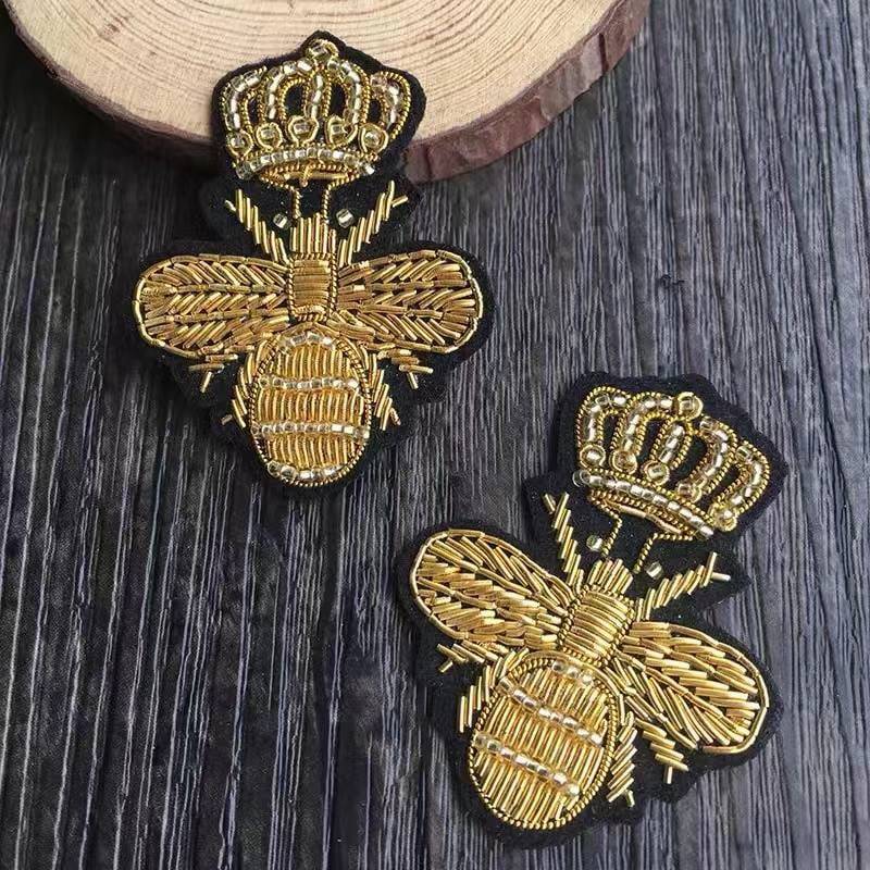 Bienen Krönchen Aufnäher Goldfarbene Gestickte Applikation | 5 X 4 cm von gloriahomelifecraft
