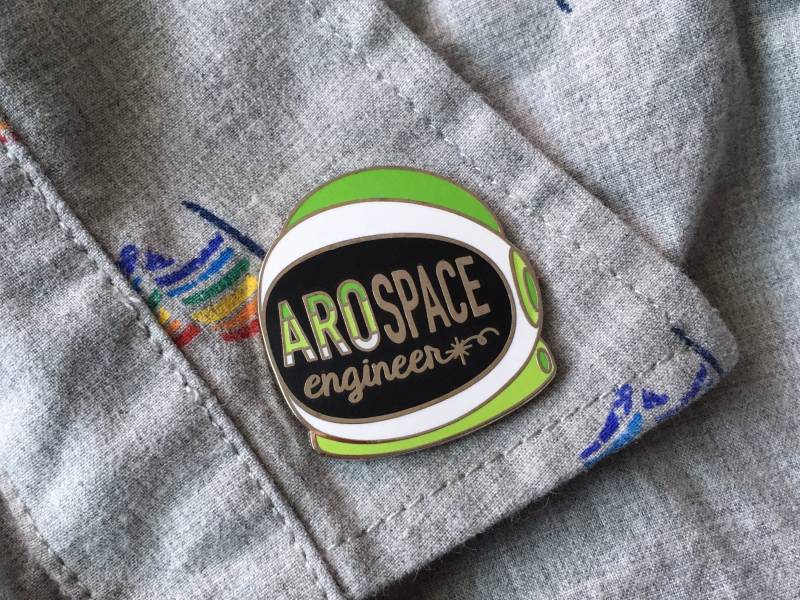 Aromantic Pride Emaille Pin, Arospace Engineer, Aro Pride, Soft Emaille, Weltraum Helm, Lgbt Pins, Grau Romantisch von gloriousweirdo
