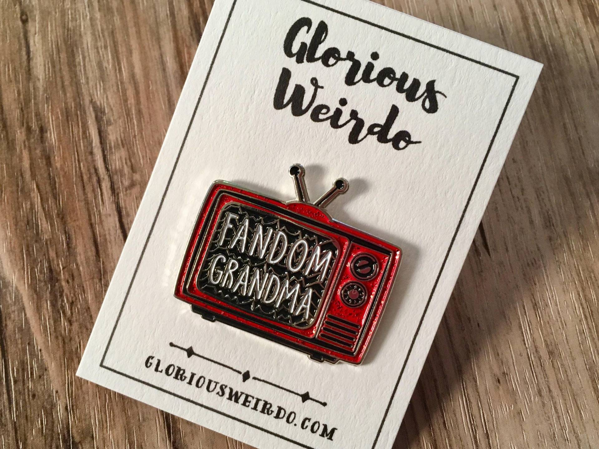 Fandom Oma Pin, Geschenk Fangirl Emaille Jahrgang Tv, Atomic Age, Fan-Geschenk, Herrliche Spinner, Glitzer, Weicher Schmelz von gloriousweirdo