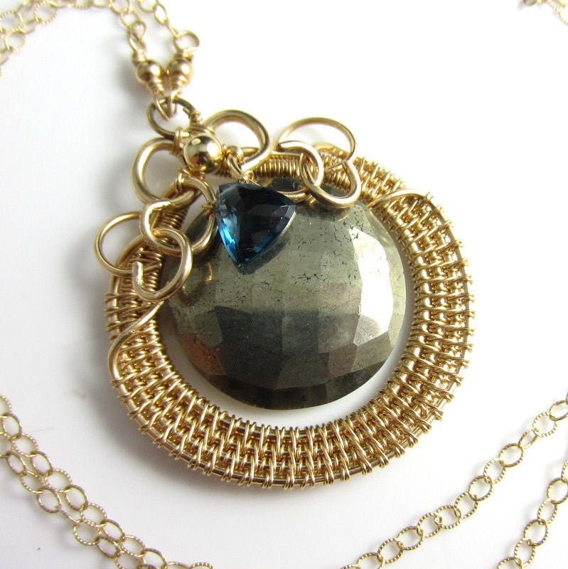 Precious Relic Halskette - Pyrit Coin Briolette Mit London Blue Topas in 14K Gold Fill von glowfly