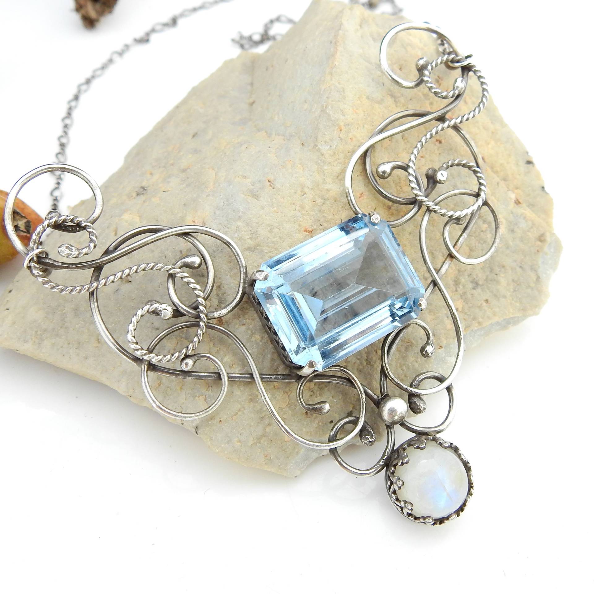 Rauch Und Eis Halskette - Wunderschöner Blauer Spinell Regenbogen Mondstein in Sterling Silber Wirbeln von glowfly